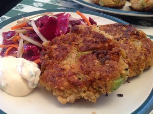 crab cakes with fishless tuna (8)